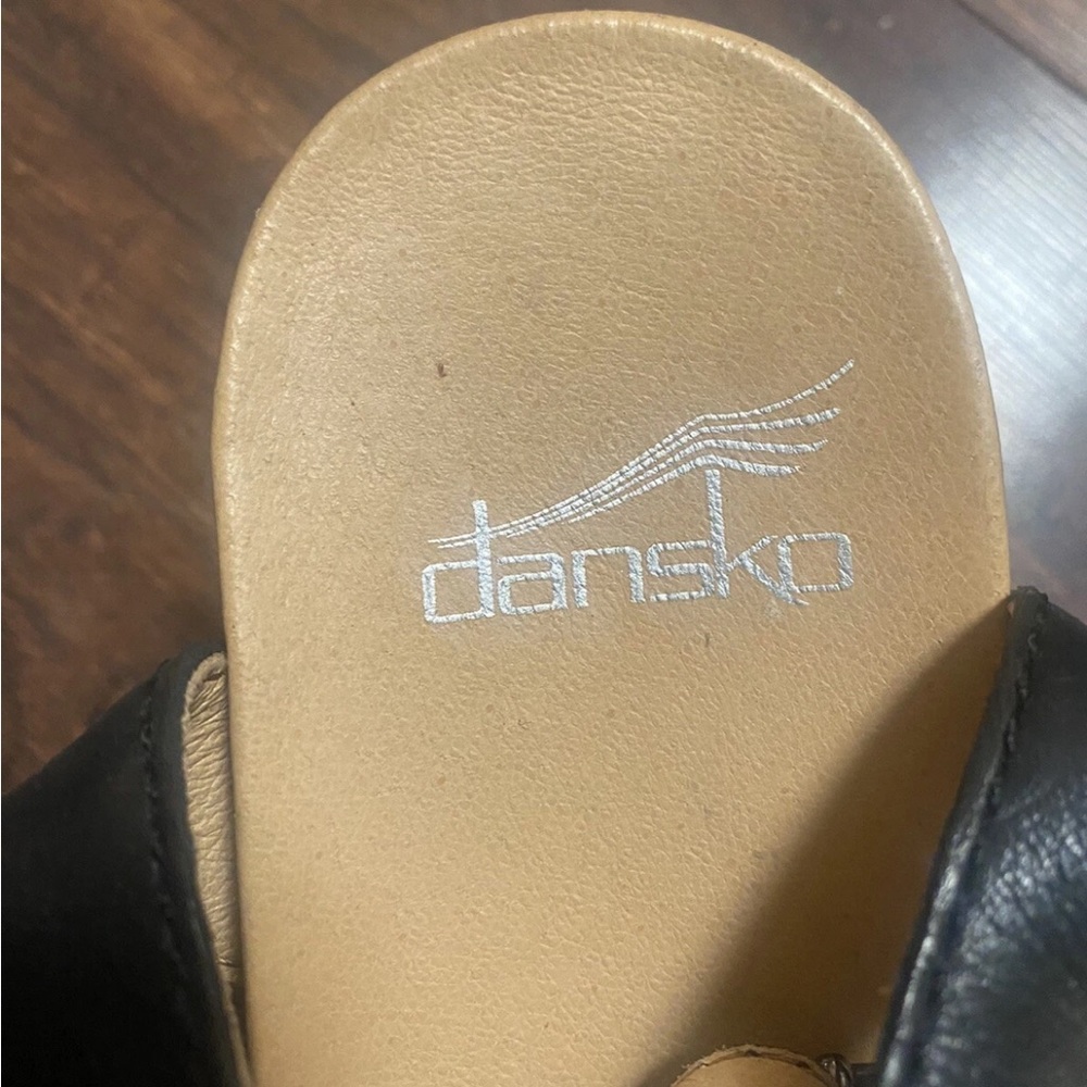 Dansko EU size 38 women's open toe sandal wedge heel with opening in black - Picture 4 of 5
